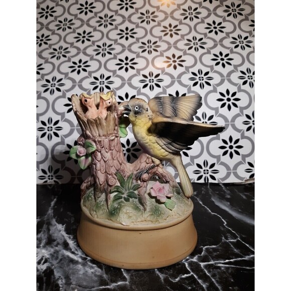 Shefford Japan bird music box - Picture 1 of 5